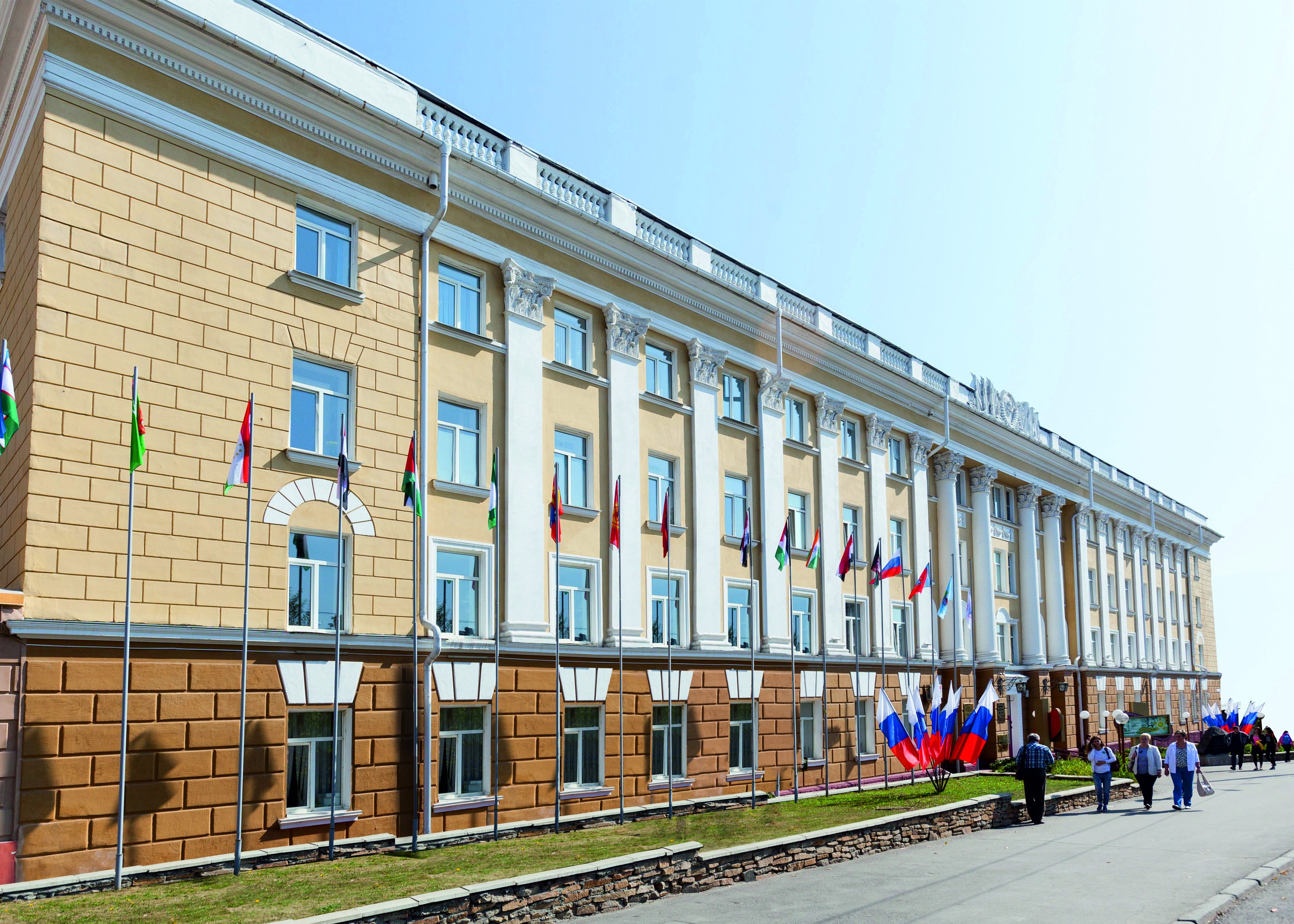 Главный корпус